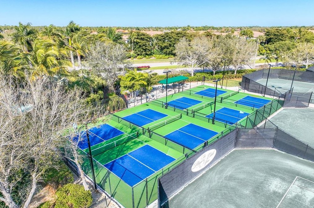 8613 Champions Pt, Naples FL 34113-3068 exterior