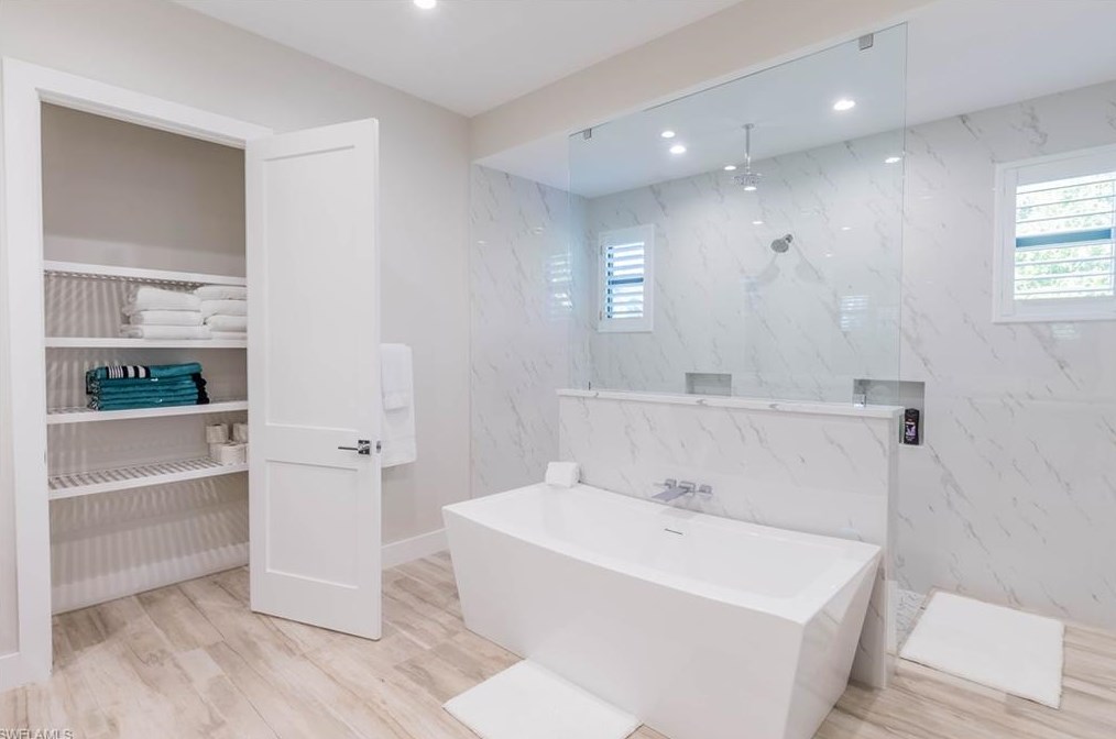 9974 Winterview Dr, Naples FL 34109-1519 exterior