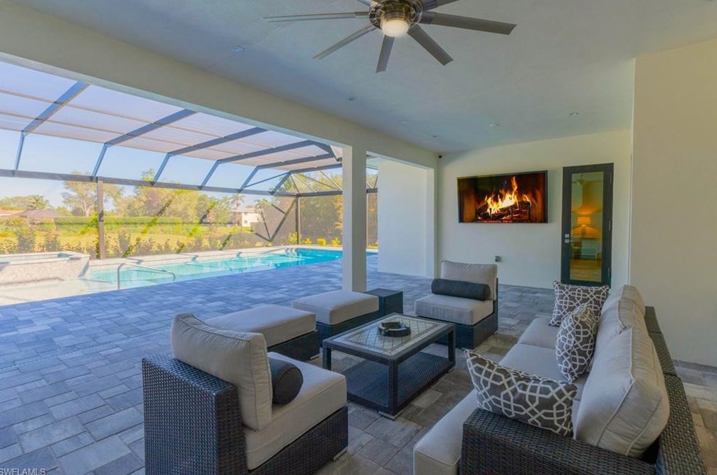 9974 Winterview Dr, Naples FL 34109-1519 exterior