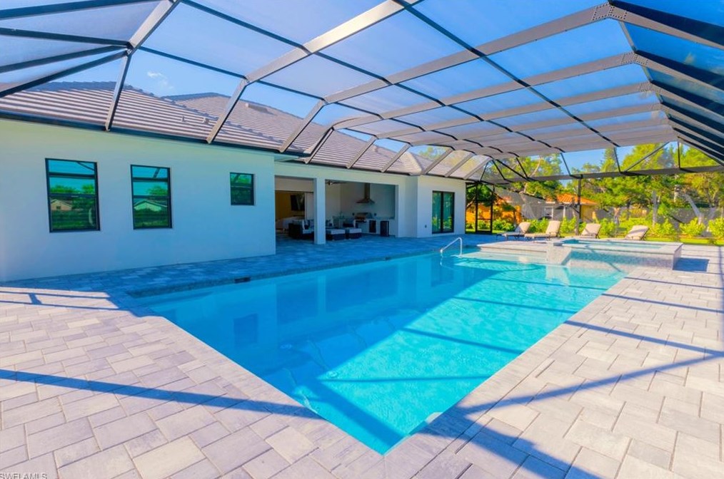 9974 Winterview Dr, Naples FL 34109-1519 exterior