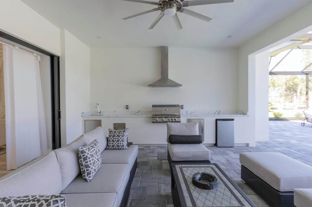 9974 Winterview Dr, Naples FL 34109-1519 exterior