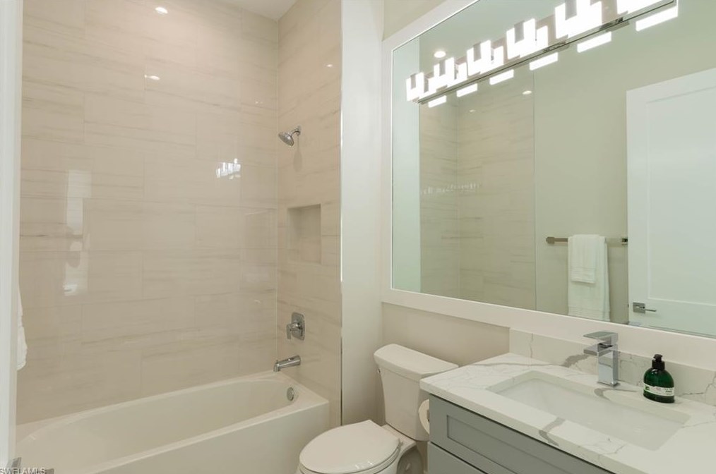 9974 Winterview Dr, Naples FL 34109-1519 exterior