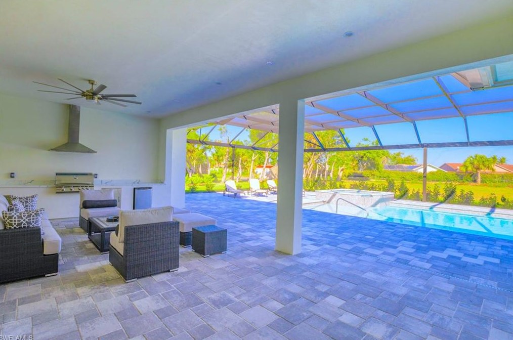 9974 Winterview Dr, Naples FL 34109-1519 exterior