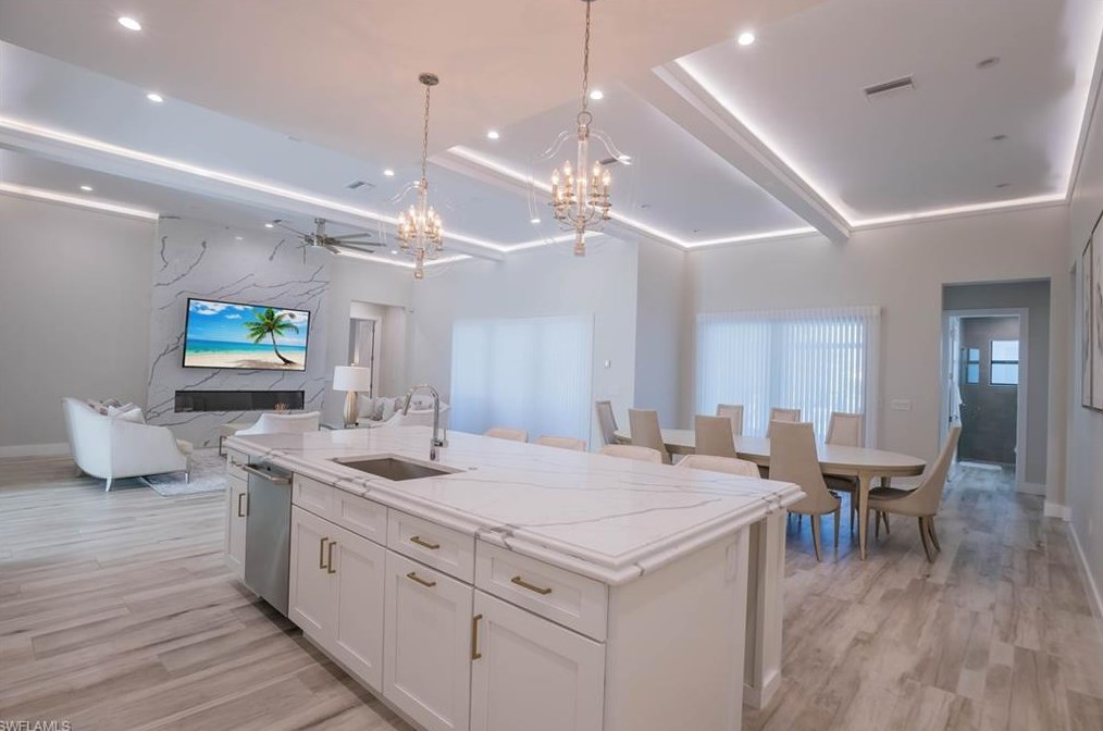 9974 Winterview Dr, Naples FL 34109-1519 exterior