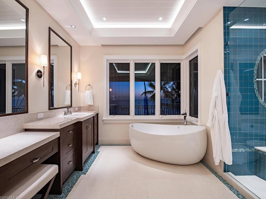 1270 Gulf Shore Blvd, Naples FL 34103-4369 exterior