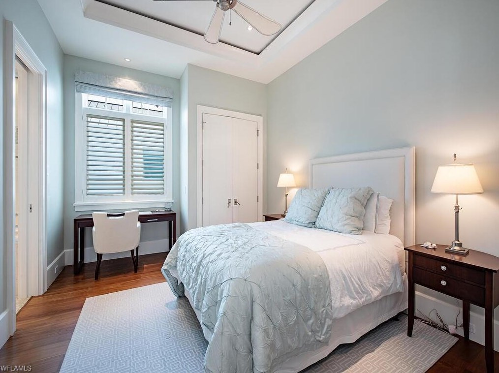 1270 Gulf Shore Blvd, Naples FL 34103-4369 exterior