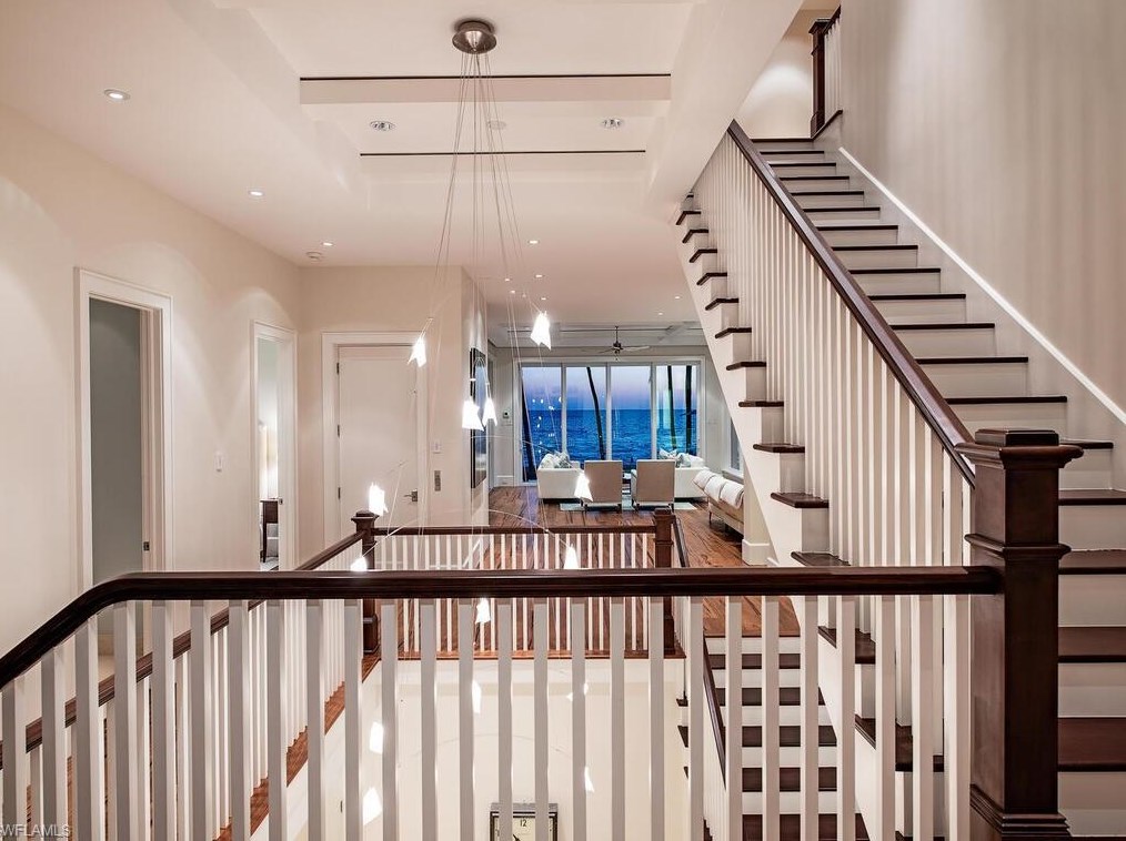 1270 Gulf Shore Blvd, Naples FL 34103-4369 exterior