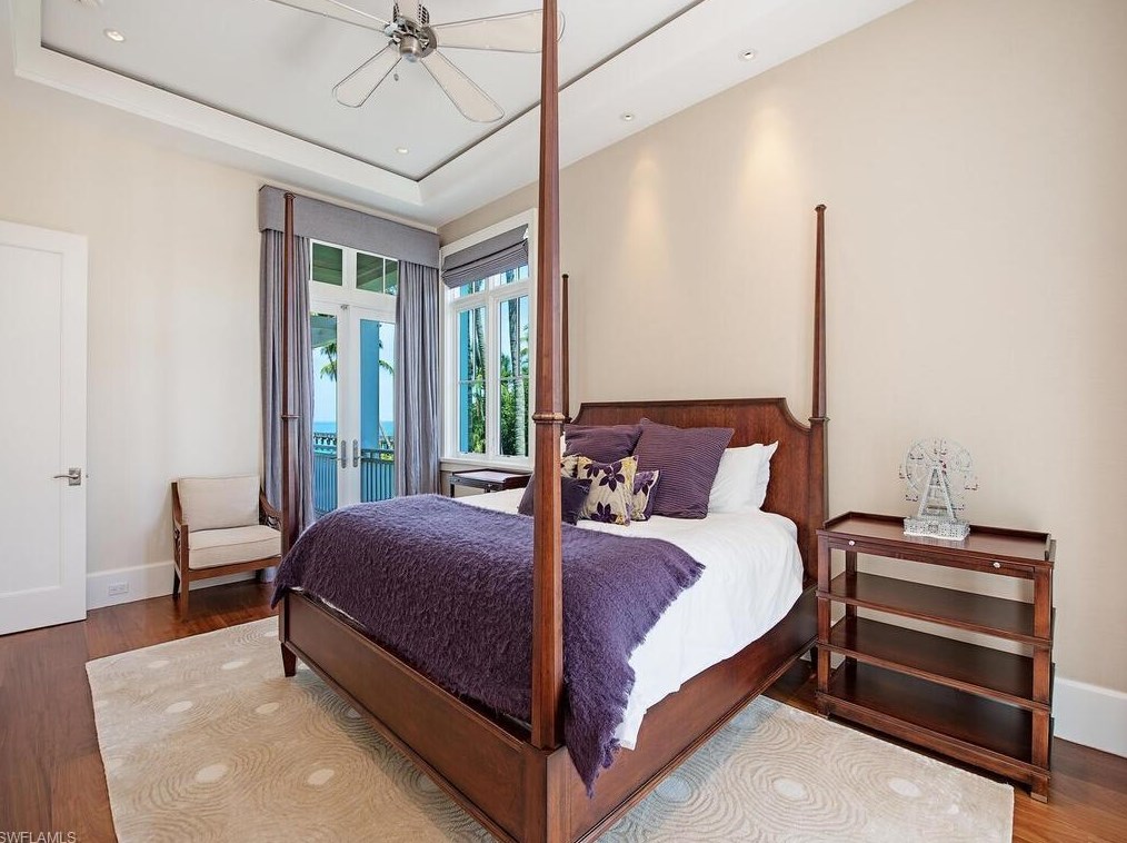 1270 Gulf Shore Blvd, Naples FL 34103-4369 exterior