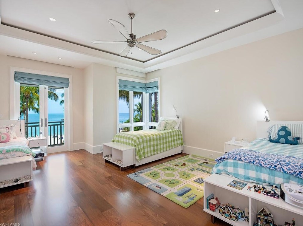 1270 Gulf Shore Blvd, Naples FL 34103-4369 exterior