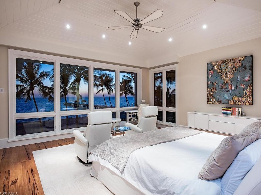 1270 Gulf Shore Blvd, Naples FL 34103-4369 exterior