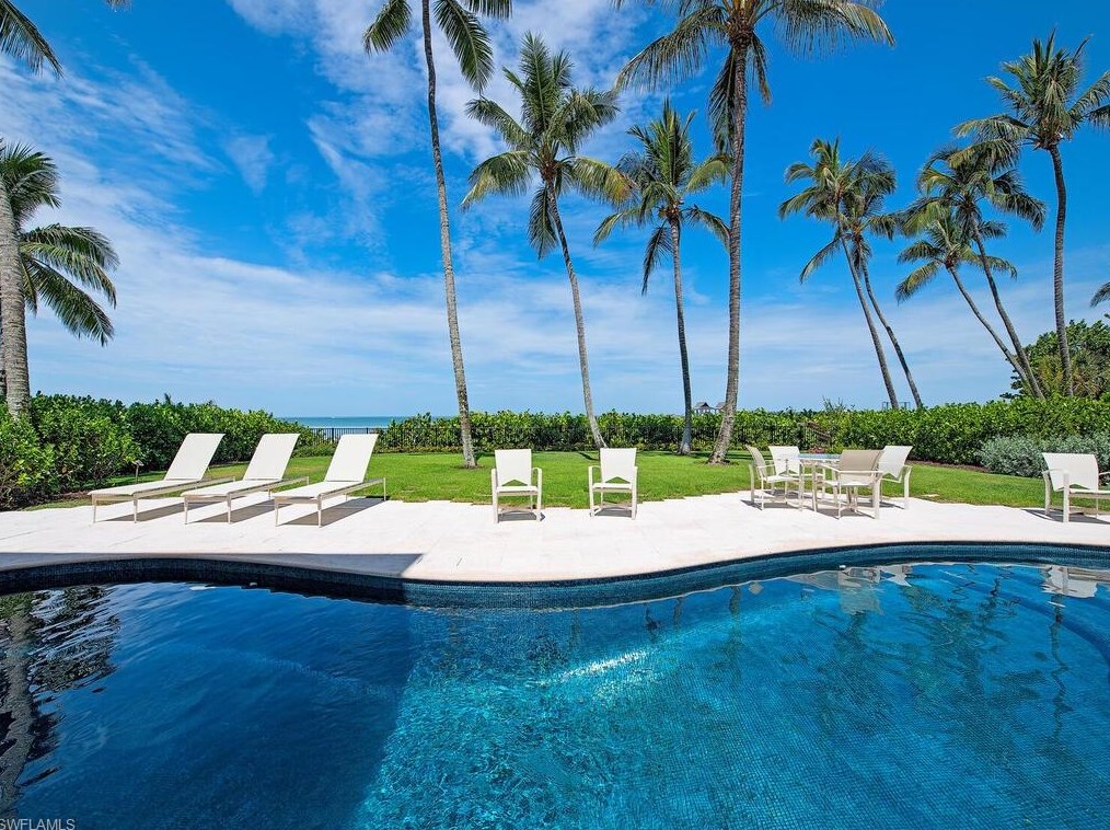 1270 Gulf Shore Blvd, Naples FL 34103-4369 exterior