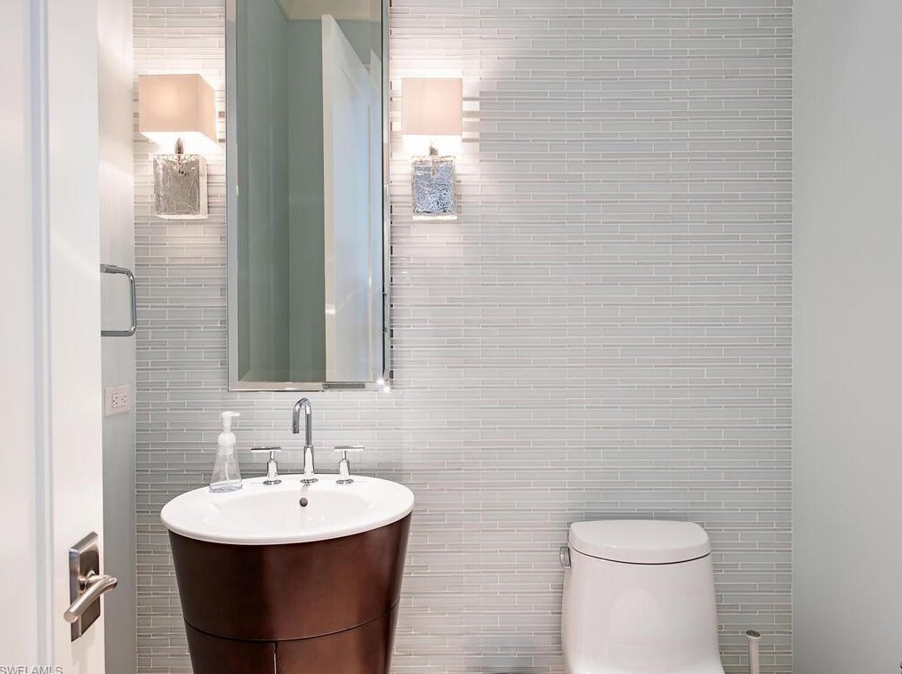 1270 Gulf Shore Blvd, Naples FL 34103-4369 exterior