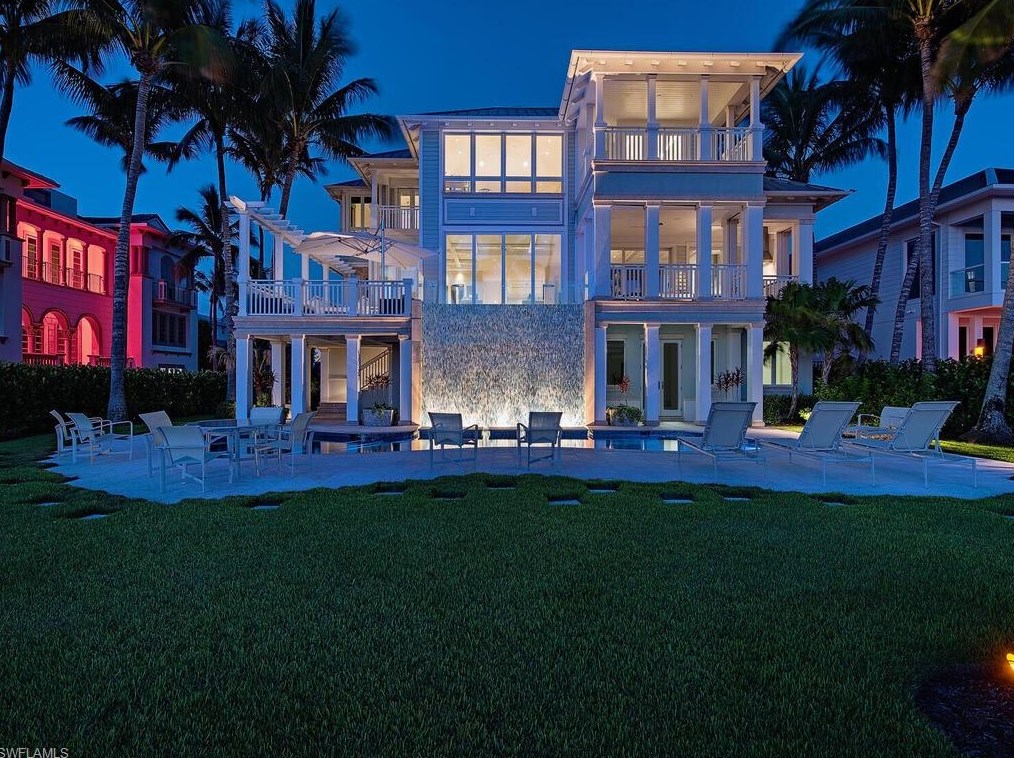 1270 Gulf Shore Blvd, Naples FL 34103-4369 exterior