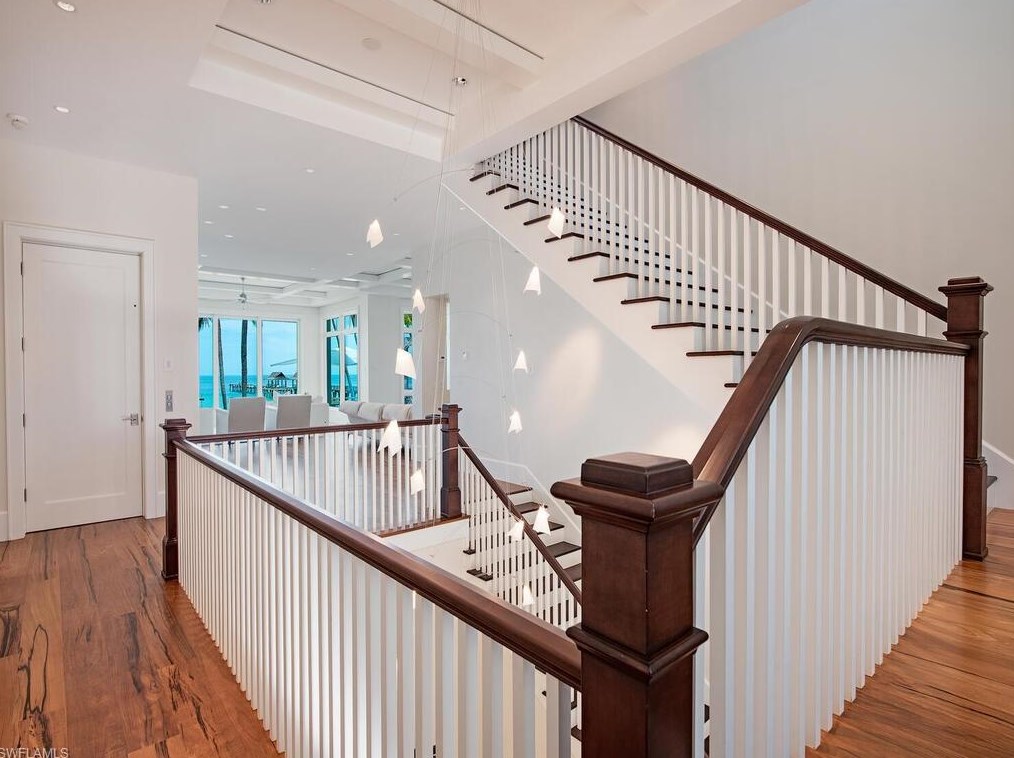 1270 Gulf Shore Blvd, Naples FL 34103-4369 exterior