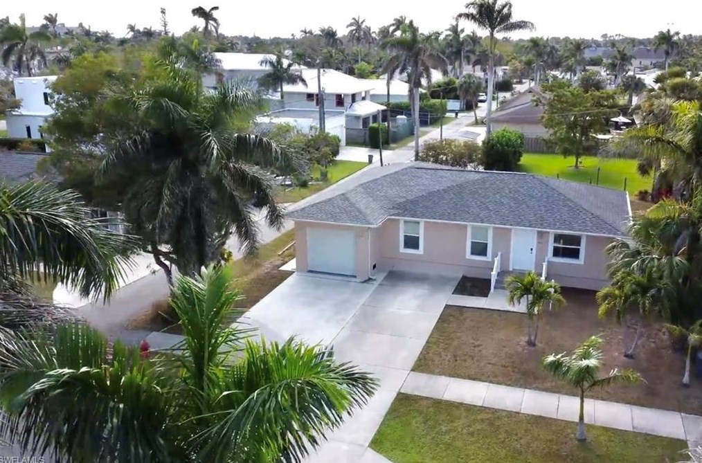 763 12th St, Naples FL  34120-9437 exterior