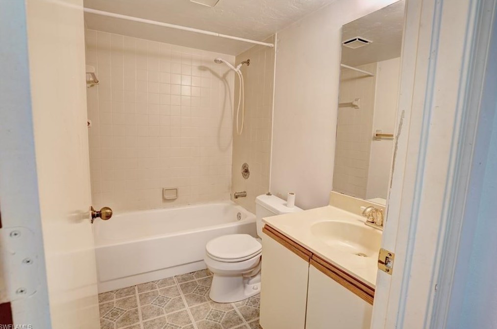 1219 Commonwealth Cir, Naples FL  34116-3624 exterior
