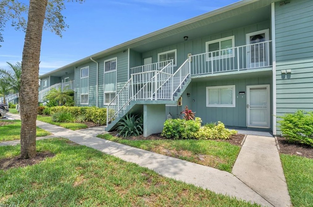 136 Cypress Way, Naples FL 34110-1206 exterior