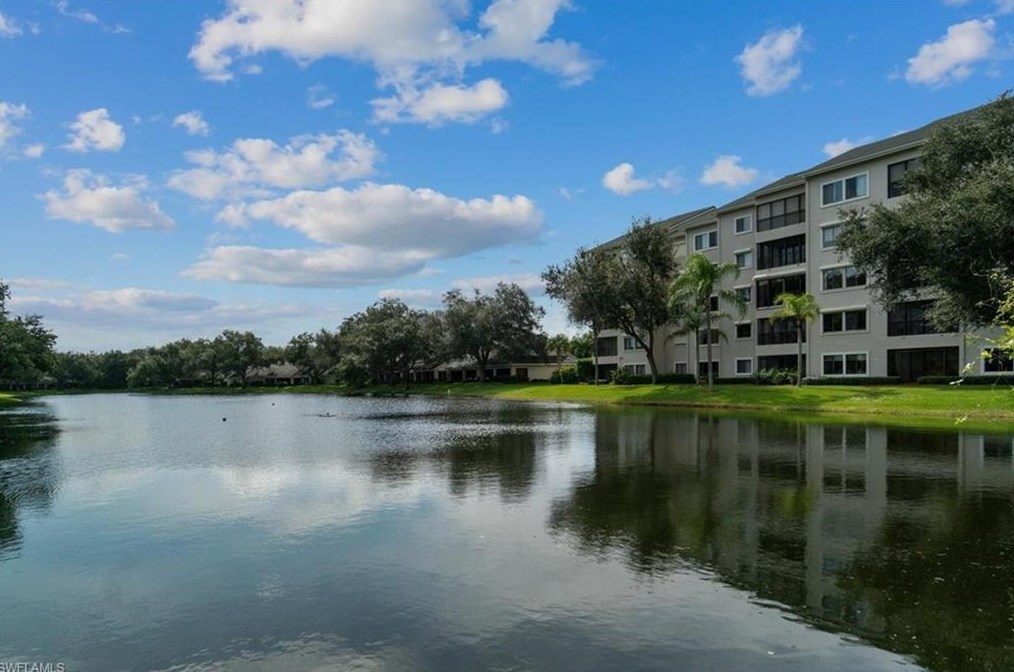 900 Arbor Lake Dr, Naples FL  34110-8695 exterior