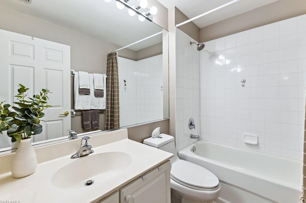 10071 Colonial Country Club Blvd, Fort Myers FL  33913-7018 exterior