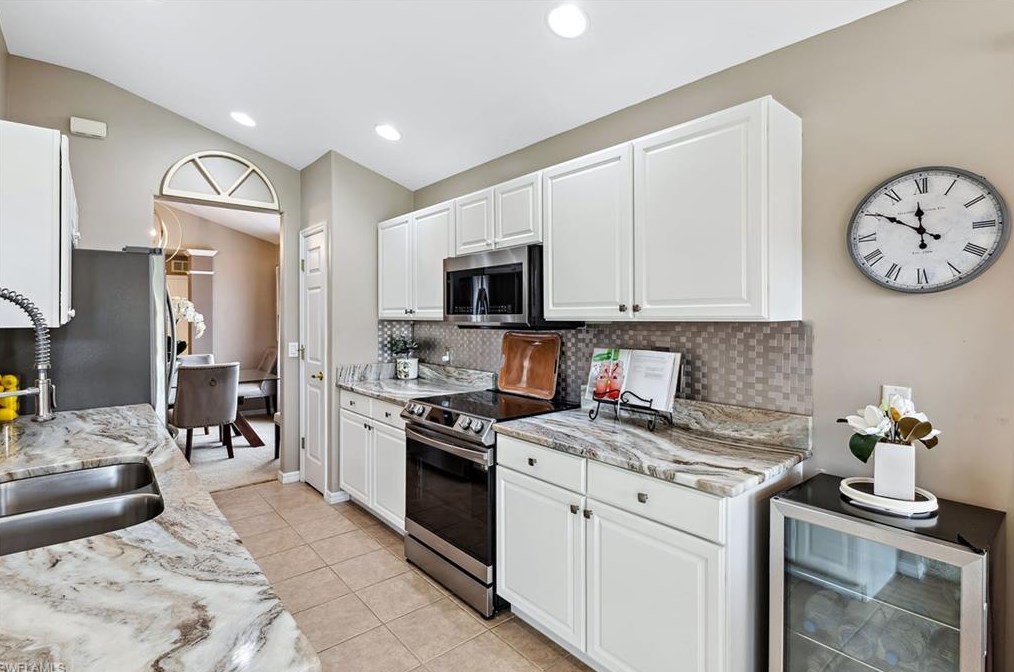 10071 Colonial Country Club Blvd, Fort Myers FL  33913-7018 exterior