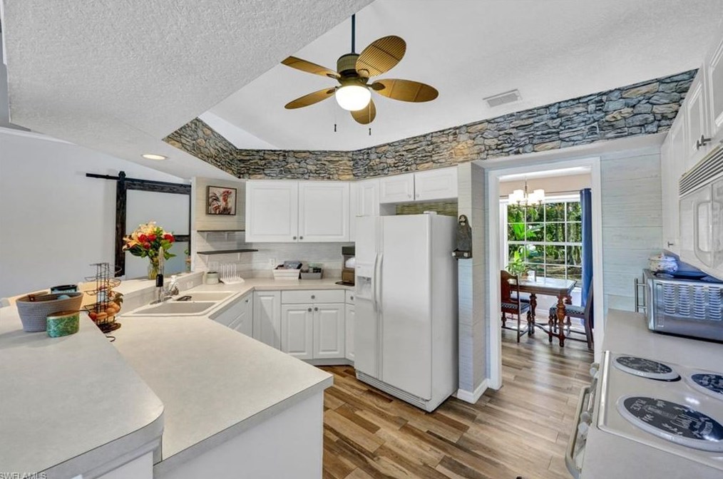 825 23 St, Naples FL 34120-1830 exterior