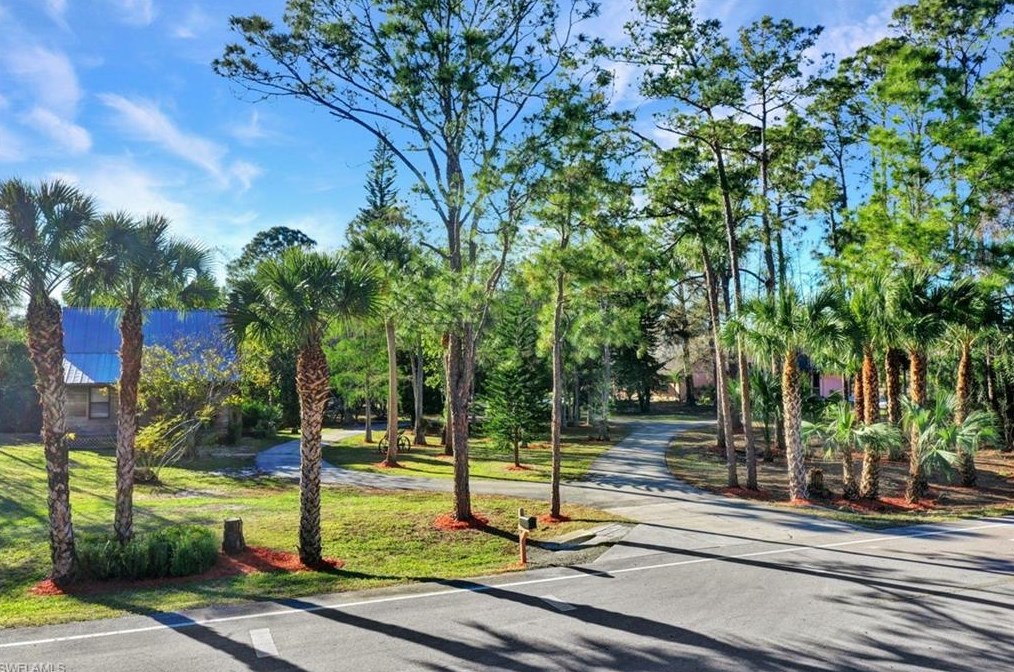 825 23 St, Naples FL 34120-1830 exterior