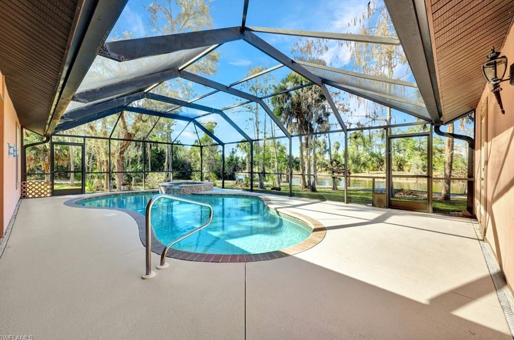 825 23 St, Naples FL 34120-1830 exterior