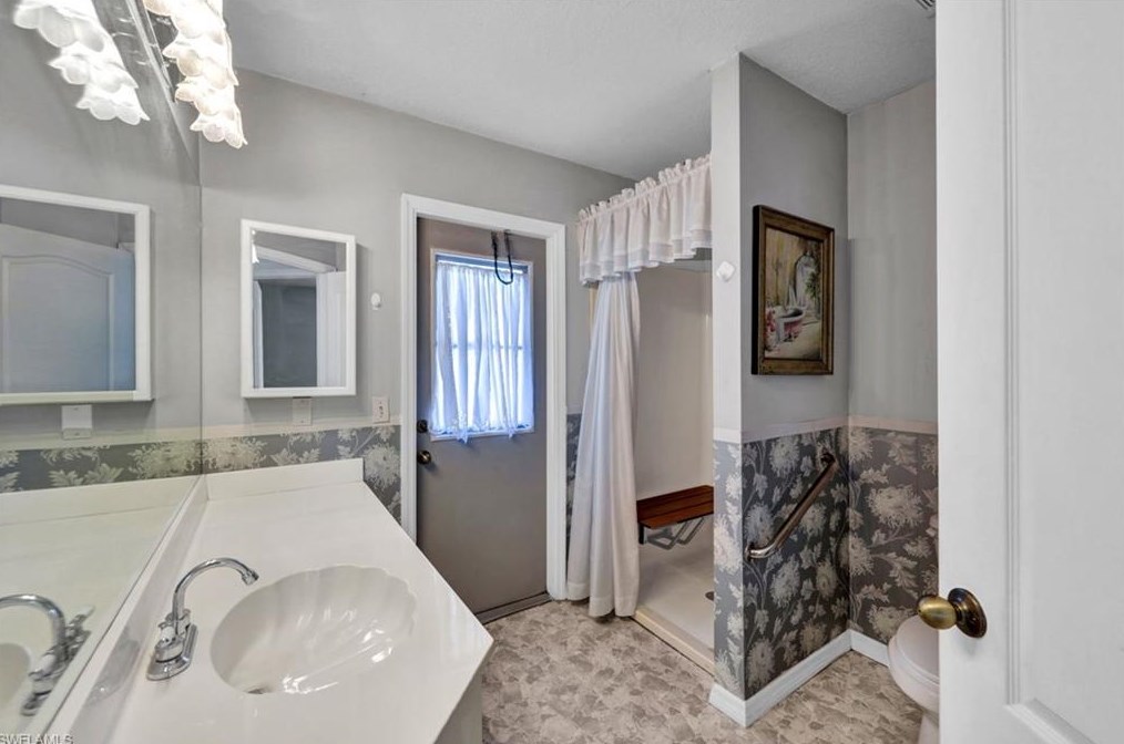 825 23 St, Naples FL 34120-1830 exterior