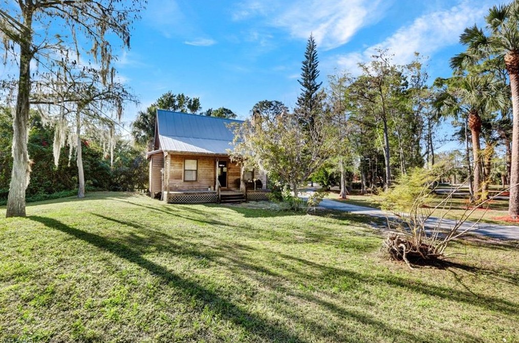 825 23 St, Naples FL 34120-1830 exterior