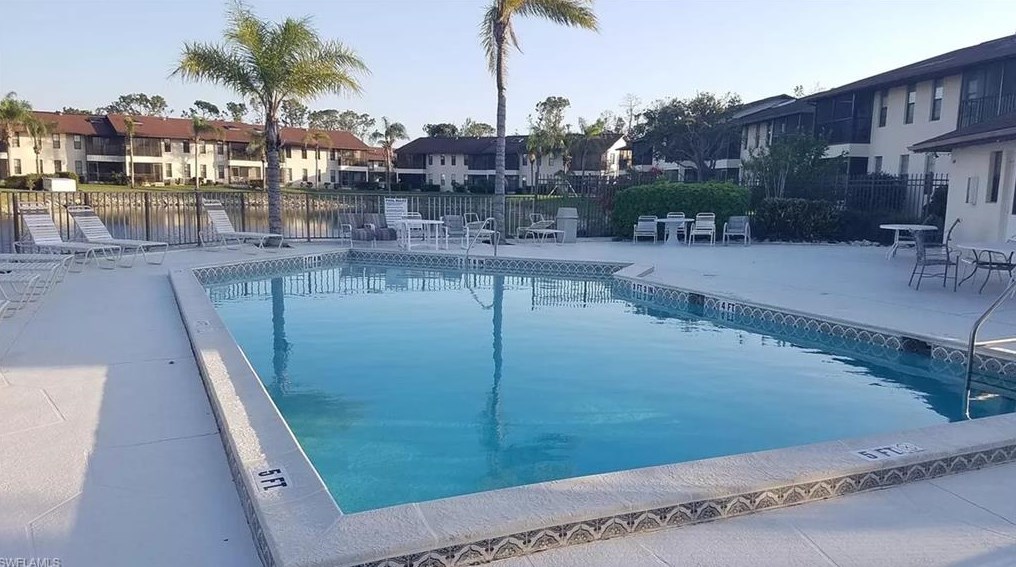 5313 Treetops Dr, Naples FL  34113-8516 exterior