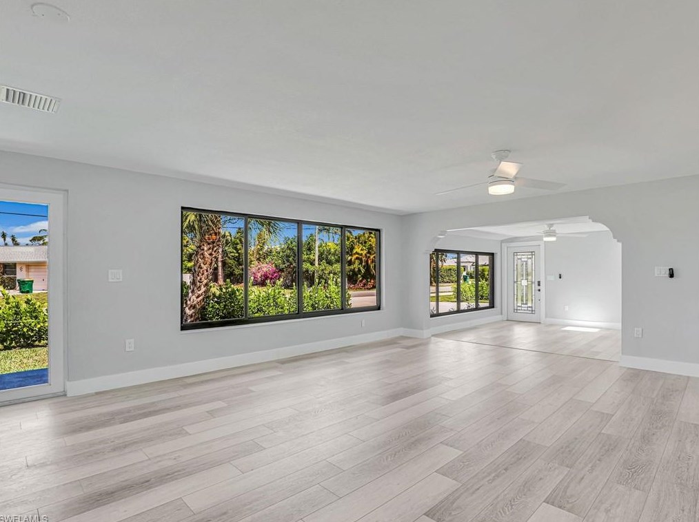 801 107 Ave, Naples FL 34108-1860 exterior