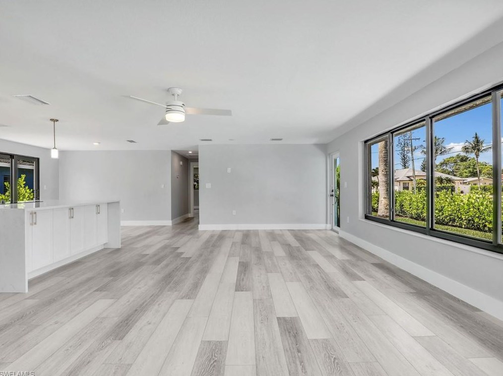 801 107 Ave, Naples FL 34108-1860 exterior