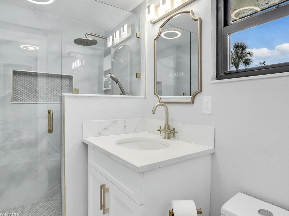 801 107 Ave, Naples FL 34108-1860 exterior