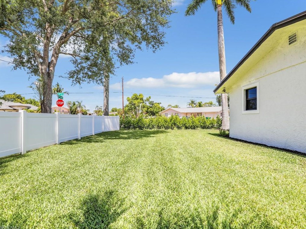 801 107 Ave, Naples FL 34108-1860 exterior