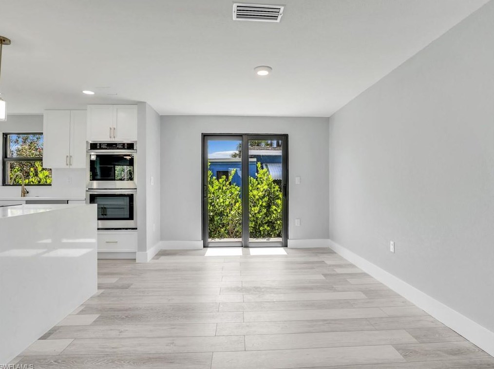 801 107 Ave, Naples FL 34108-1860 exterior