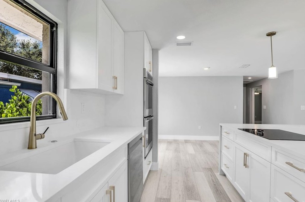 801 107 Ave, Naples FL 34108-1860 exterior