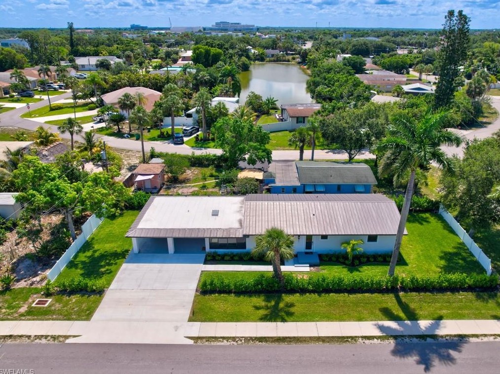 801 107 Ave, Naples FL 34108-1860 exterior