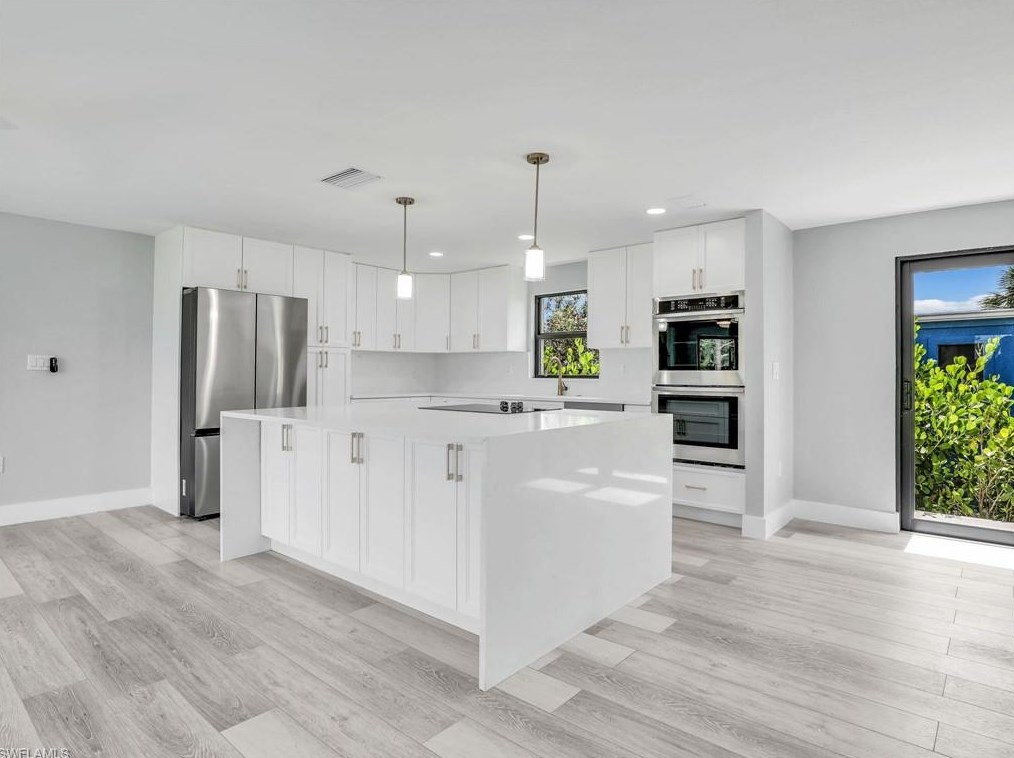 801 107 Ave, Naples FL 34108-1860 exterior