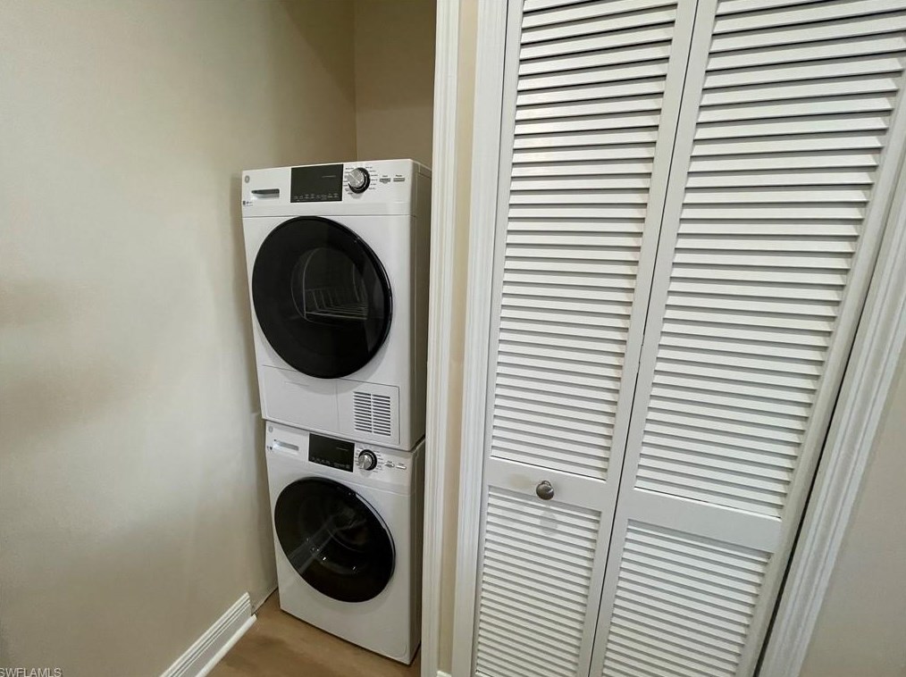 1330 Sweetwater Cv, Naples FL  34110-4201 exterior