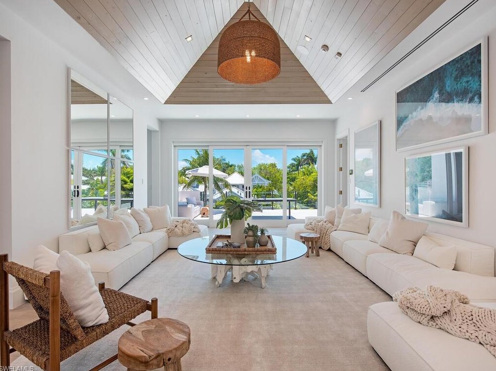 540 4 Ave, Naples FL 34102-8425 exterior