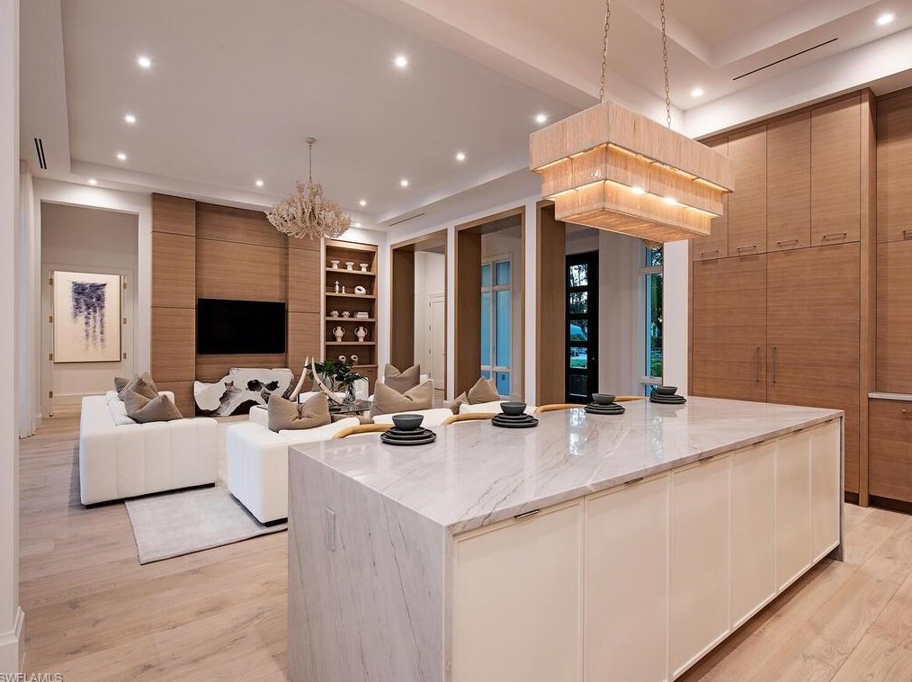 540 4 Ave, Naples FL 34102-8425 exterior