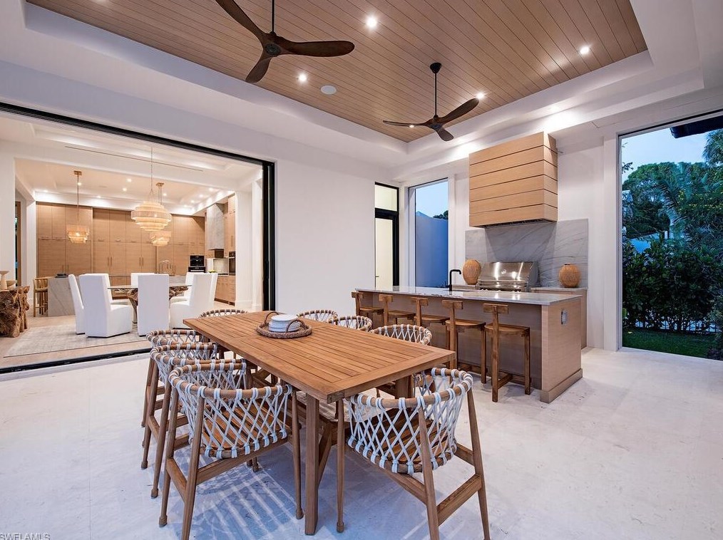 540 4 Ave, Naples FL 34102-8425 exterior