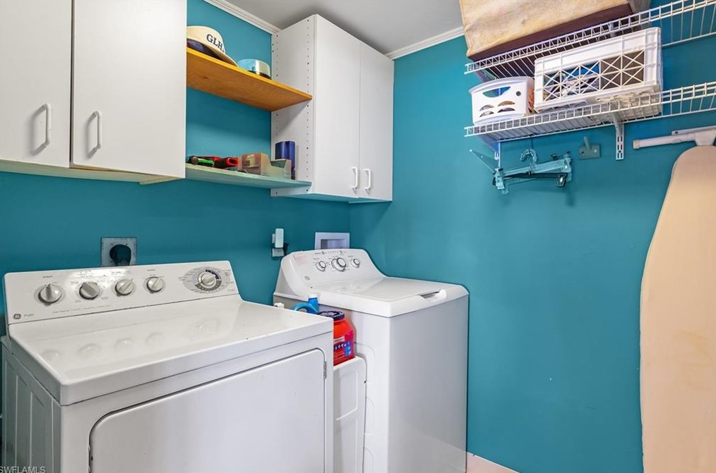 6001 Pelican Bay Blvd, Naples FL 34108-8166 exterior