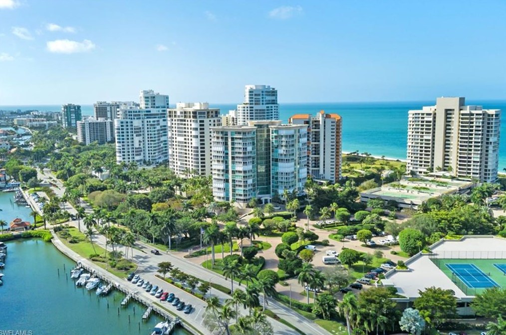 4255 Gulf Shore Blvd, Naples FL 34103-3435 exterior