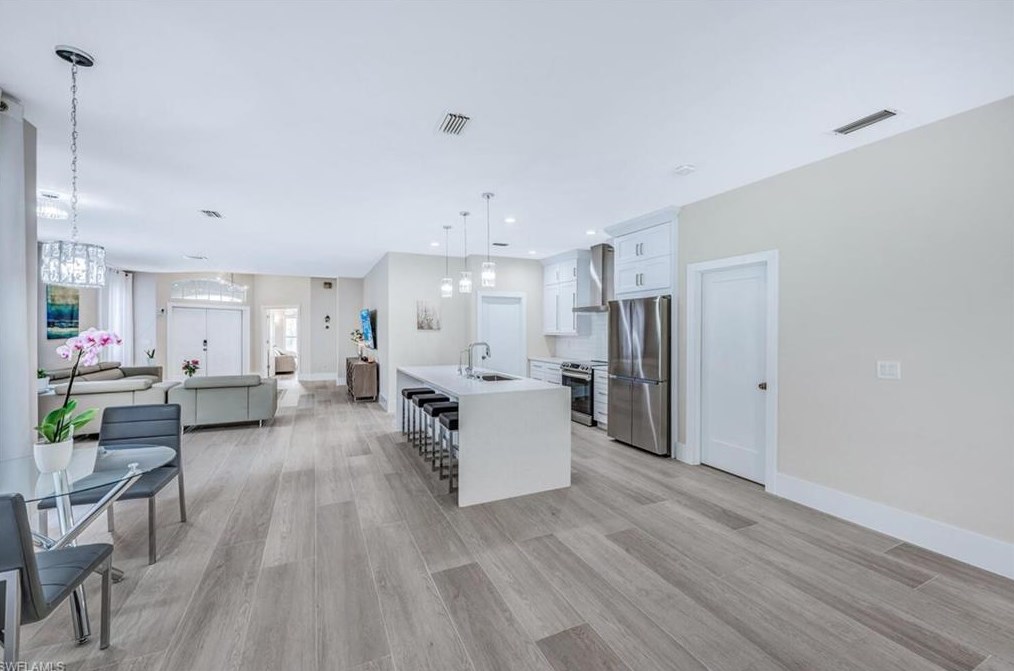 8260 Laurel Lk Blvd, Naples FL 34119-9797 exterior