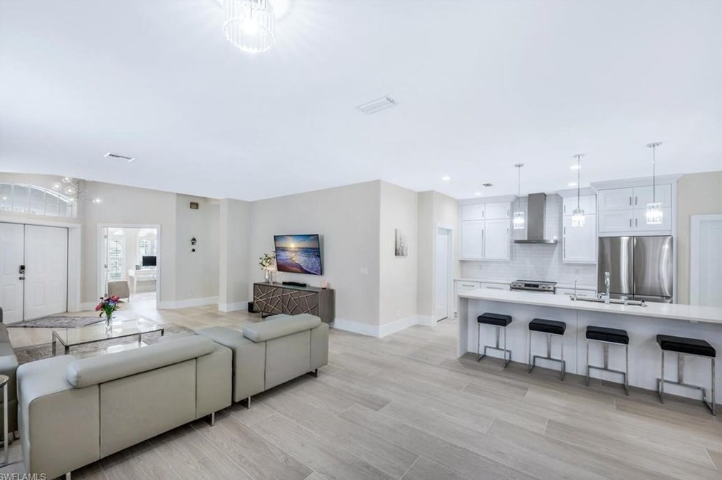 8260 Laurel Lk Blvd, Naples FL 34119-9797 exterior