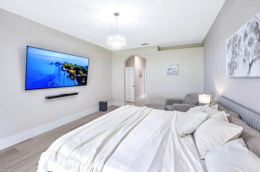 8260 Laurel Lk Blvd, Naples FL 34119-9797 exterior