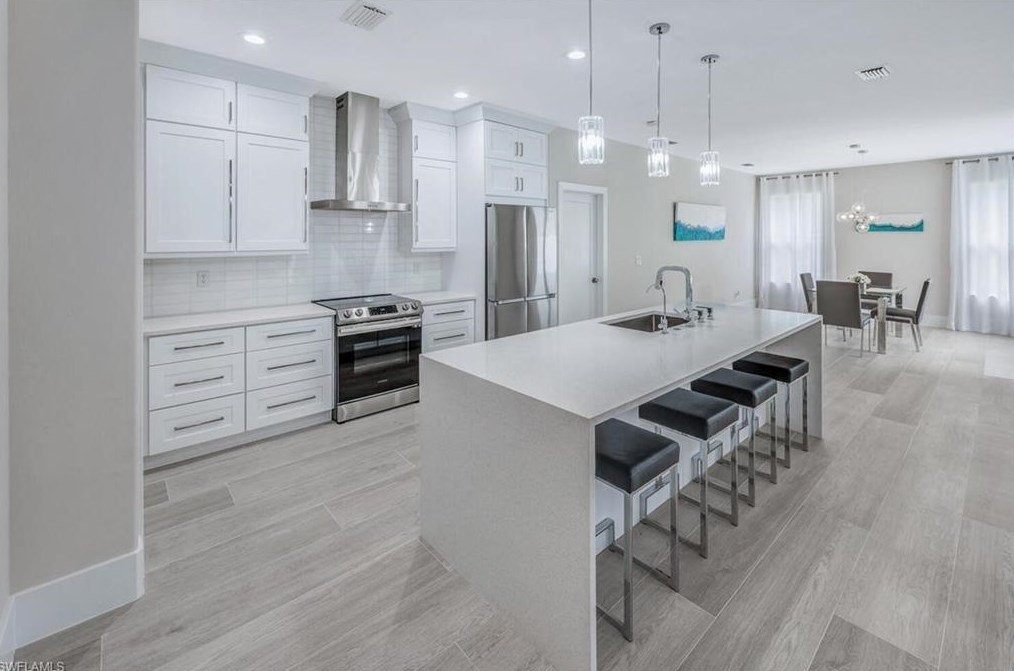 8260 Laurel Lk Blvd, Naples FL 34119-9797 exterior