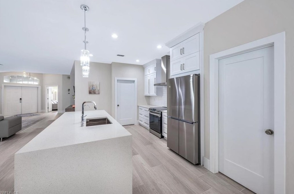 8260 Laurel Lk Blvd, Naples FL 34119-9797 exterior