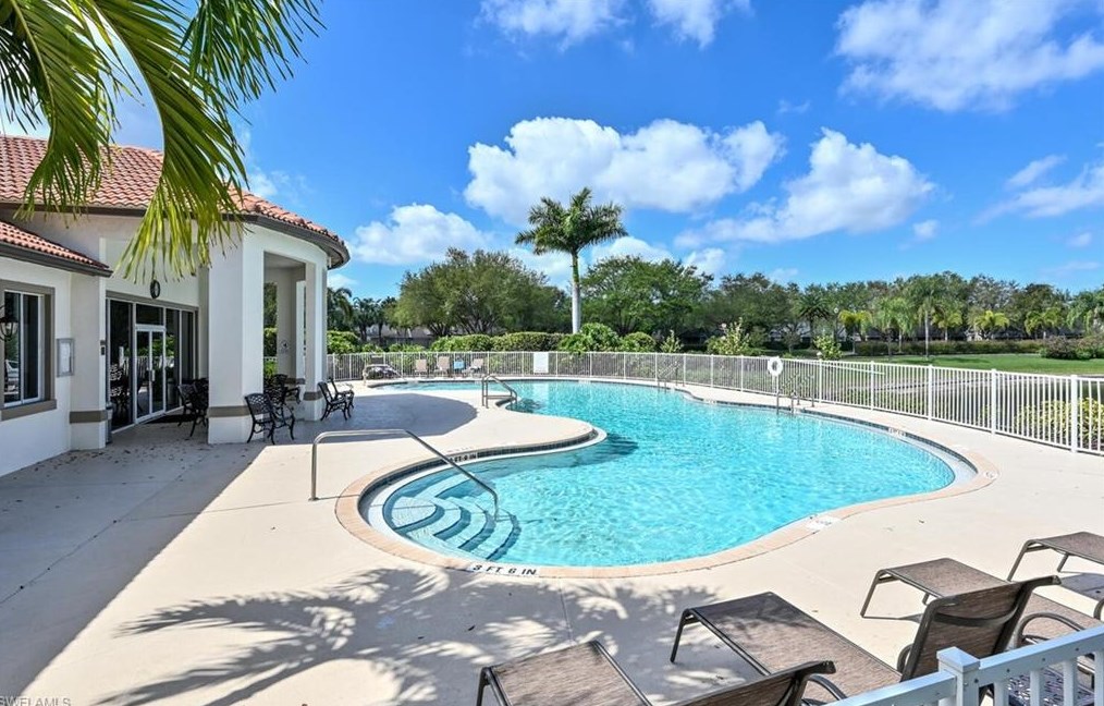 8260 Laurel Lk Blvd, Naples FL 34119-9797 exterior